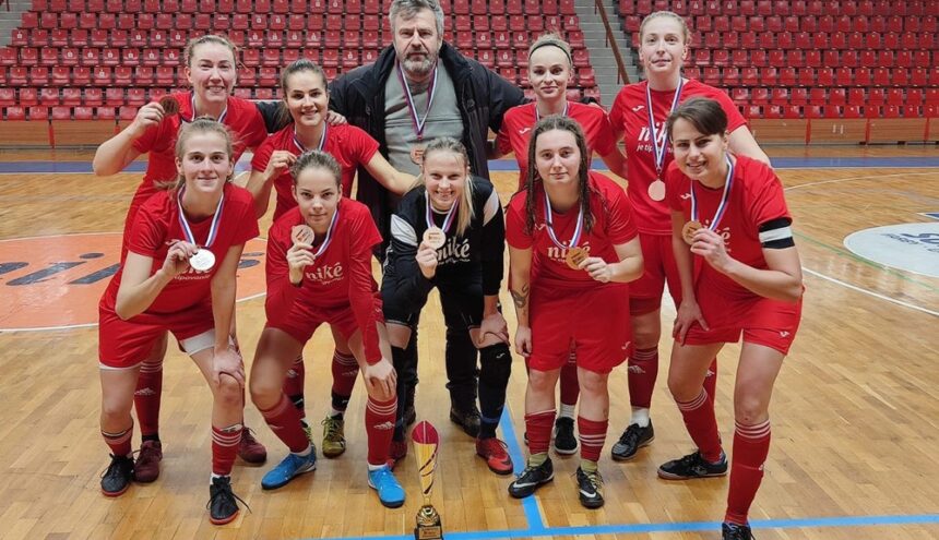Bronz zo Ženskej Niké Futsal Ligy do B.Bystrice, v Prievidzi si v závere postrážili potrebný bod