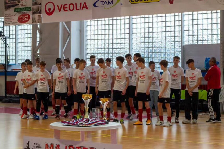 Titul v extralige žiakov do 15 rokov obhájil bez straty bodu Lučenec, Košice na východ s bronzom
