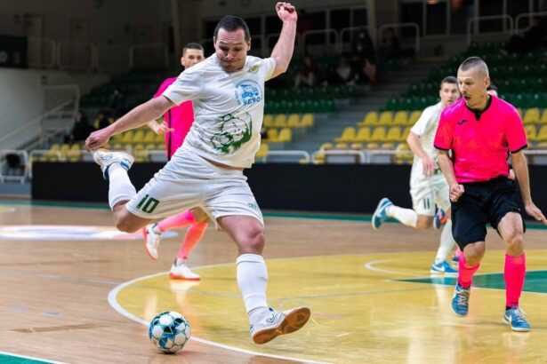 Reštart extraligy 1.SLF s príchuťou šestnástich gólov v zápase Levíc s Komárnom