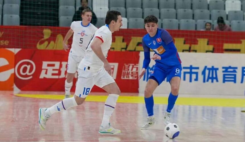 Susedské derby v čínskom Yuline bez víťaza, Slováci o víťazstvo na turnaji vyzvú Fínov